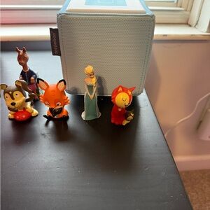 Light Blue Tonibox-Style Audio Cube with Assorted Character Figures